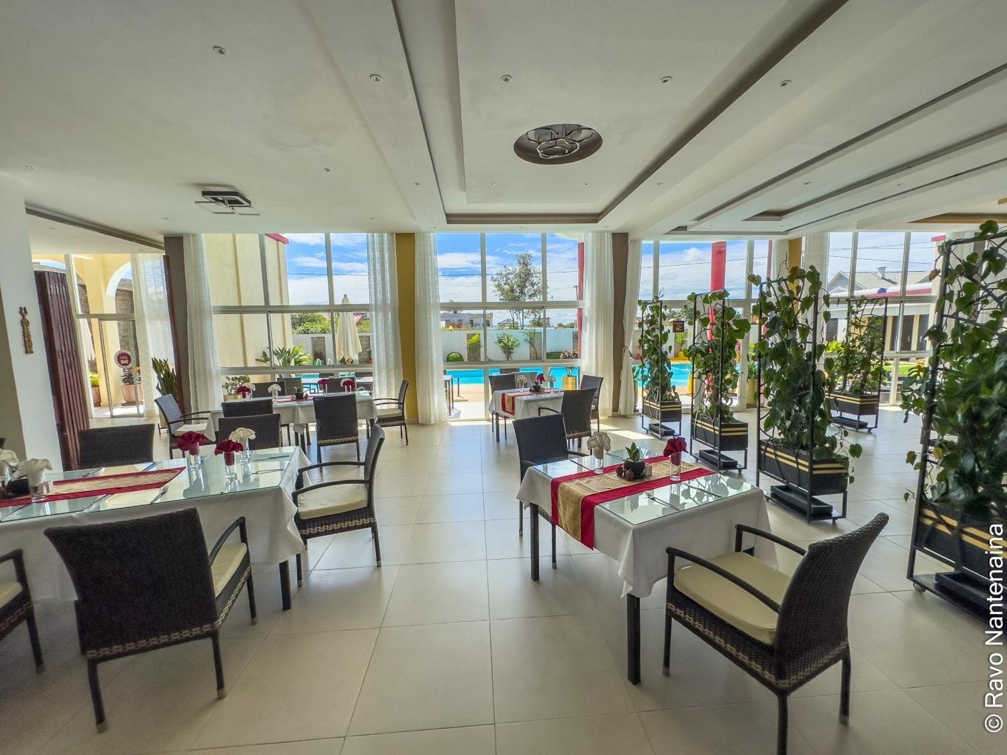 Hotel Menabe'L อันต์ซิราเบ ภายนอก รูปภาพ